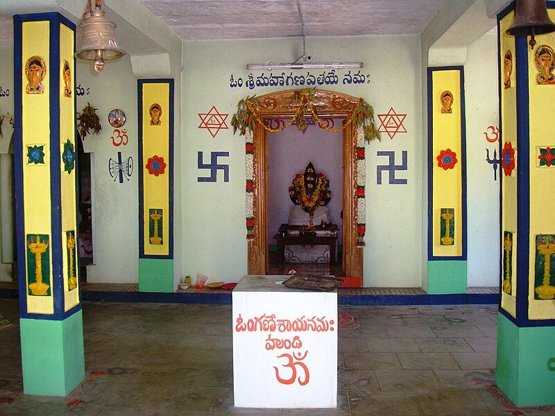 File:ShriVinayakaSwamiTempleSeethammaGutta.JPG