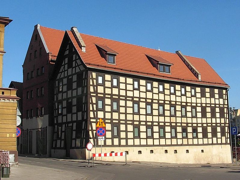 File:Spichrze Grodzka Bydgoszcz.jpg