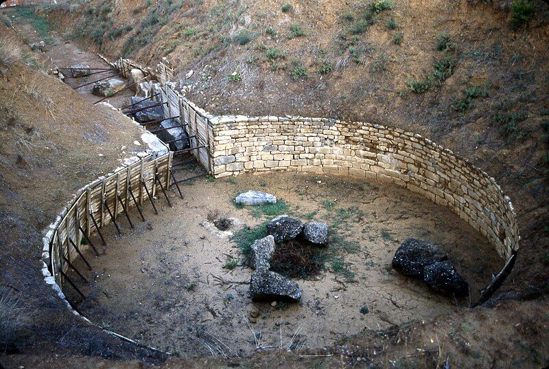 File:Vapheio tholos tomb.jpg