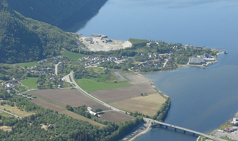 File:Veblungsnes2008.jpg