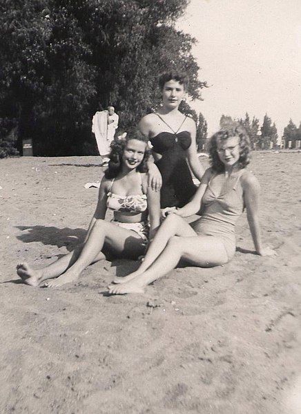 File:WomenSwimwearMid40s.jpg