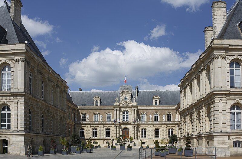 File:Amiens France Hotel-de-Ville-01.jpg