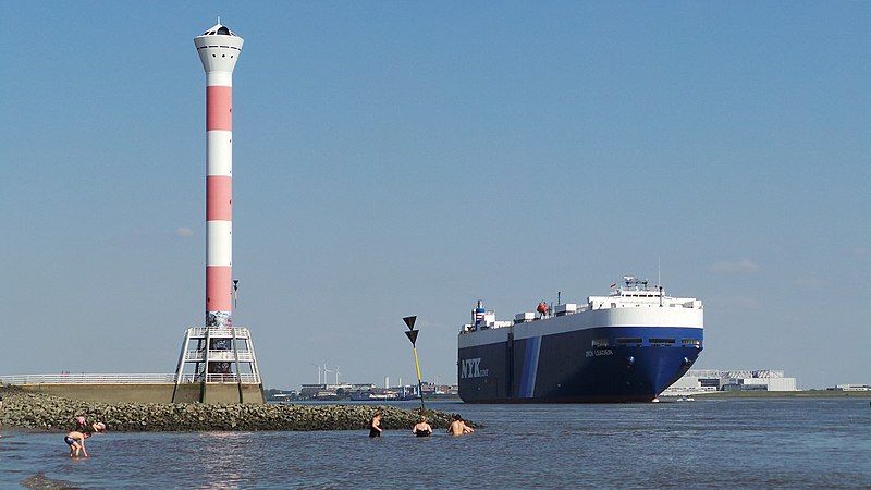 File:Blankenese Low Lighthouse.jpg