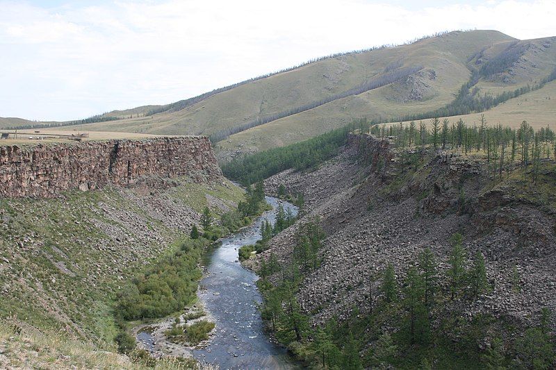 File:ChuluutCanyon.JPG