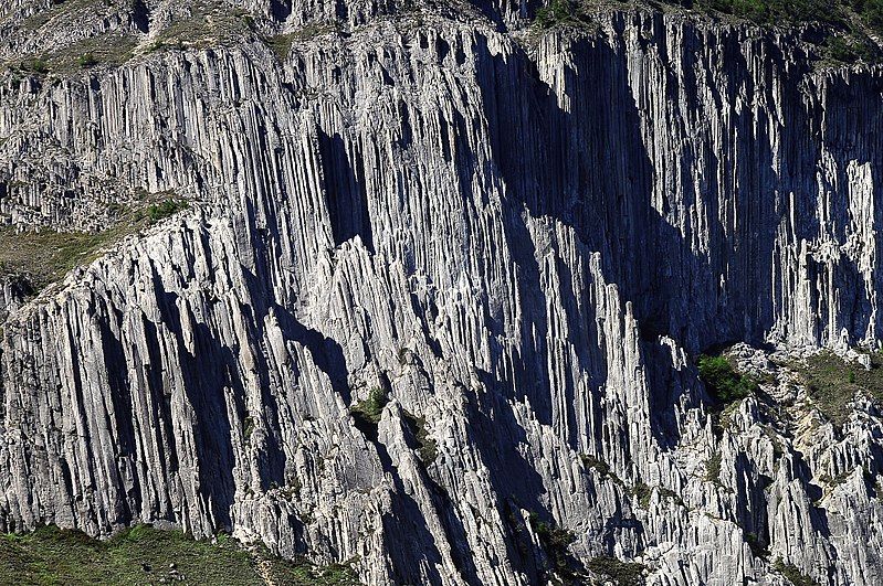 File:Columnas basálticas.jpg