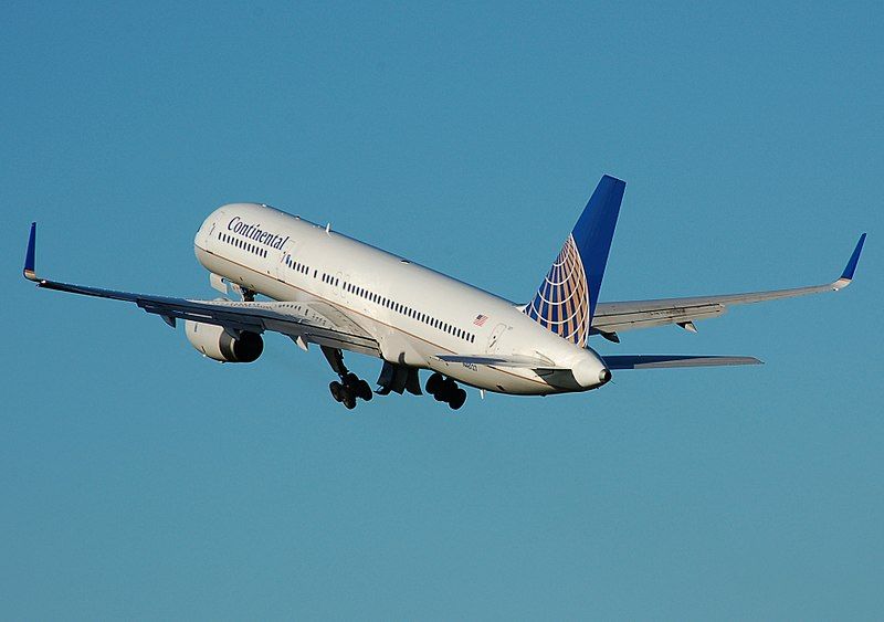 File:Continental.airlines.b757-200.takeoff.arp.jpg