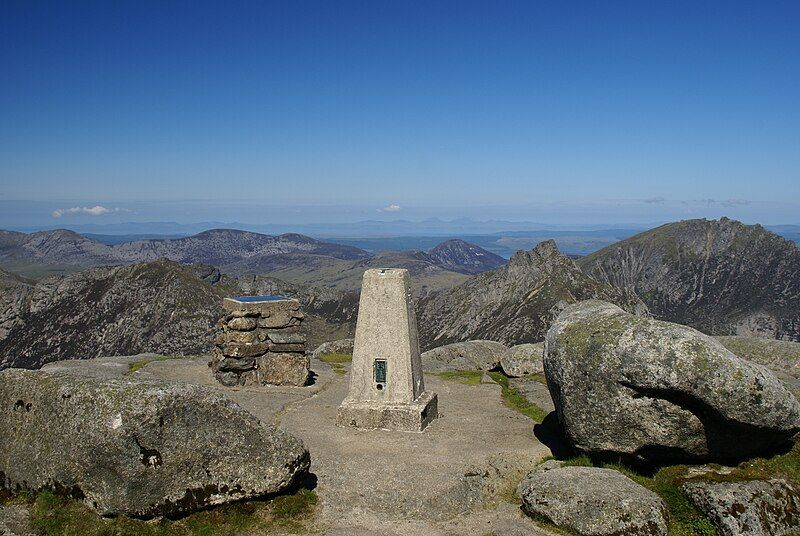 File:Goatfell Summit2.jpg