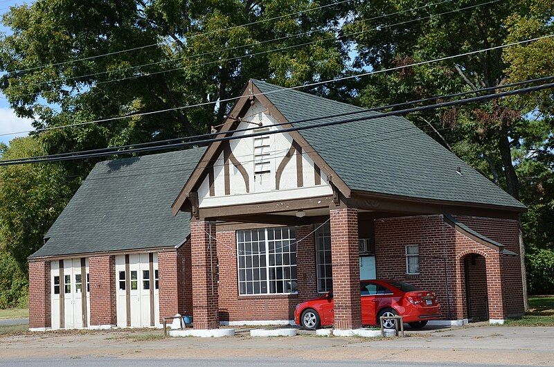 File:Jameson-Richards Gas Station.JPG