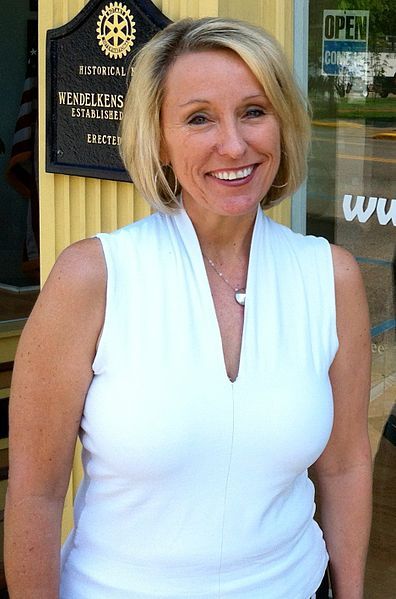 File:Jennifer Garrison 2012.jpg