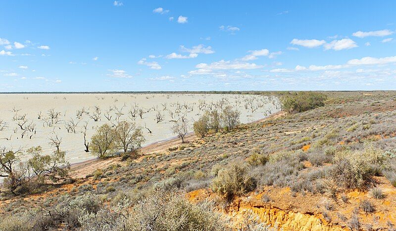 File:Lake Pamamaroo.jpg