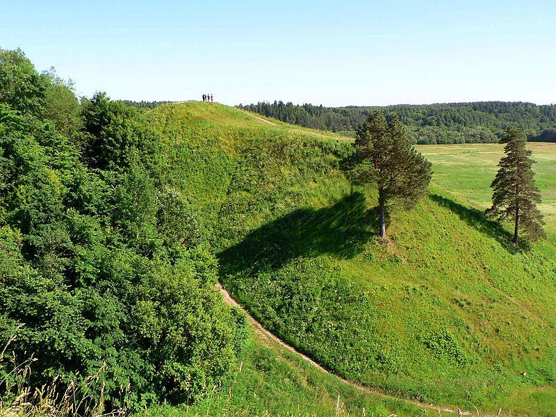 File:Lithuania Kierniów mounds2.jpg