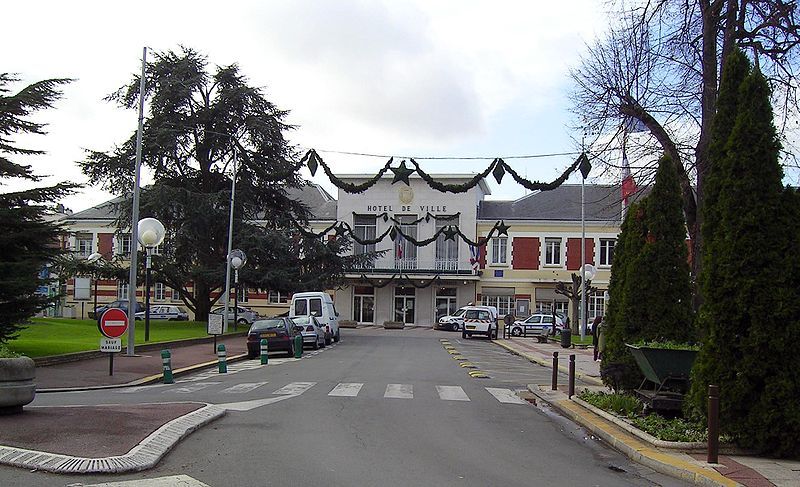 File:Livry-Gargan Hotel-de-Ville01.jpg