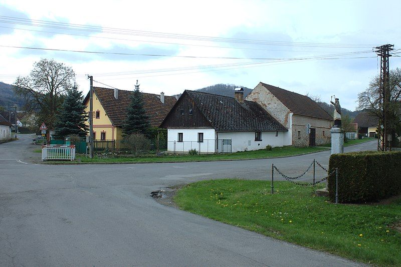 File:Němčice, náves.jpg