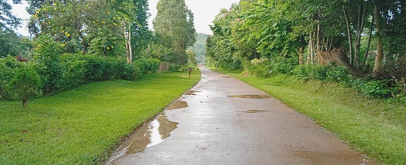 File:Road in Shikdamakha.jpg