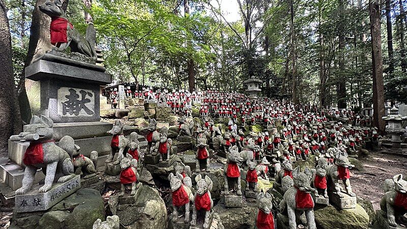 File:Toyokawa Inari Reikozuka.jpg