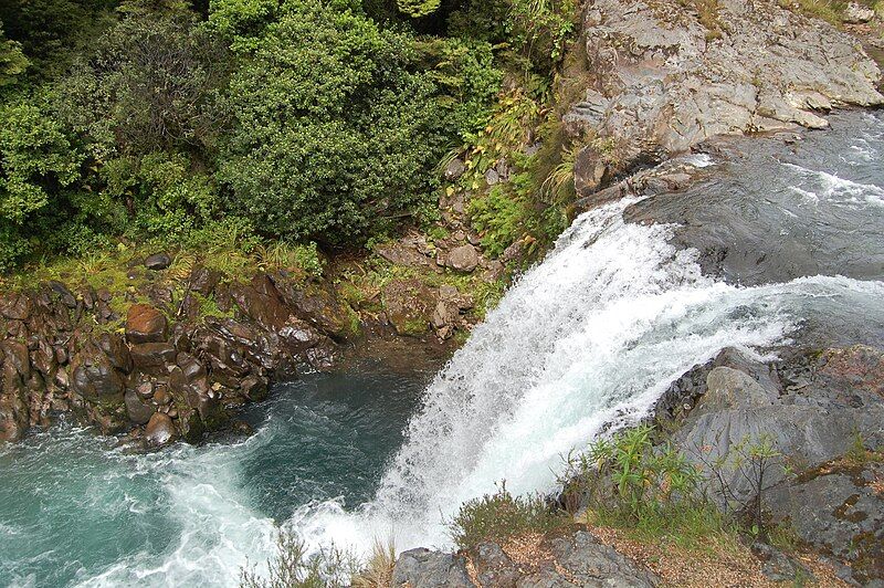 File:Whakapapa-River06.jpg