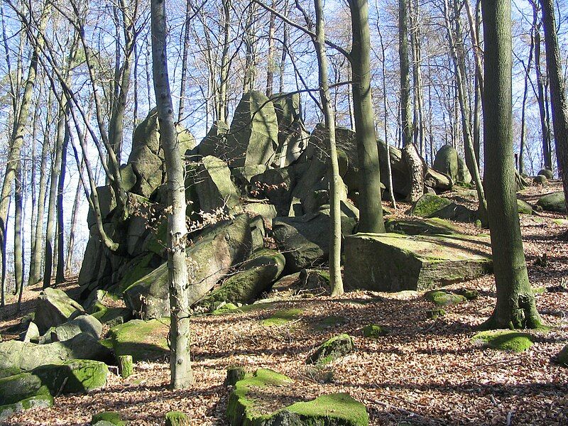 File:Wildfrauhaus Lützelbach.JPG