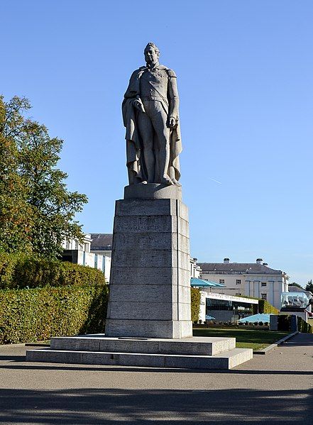 File:William IV Statue.jpg