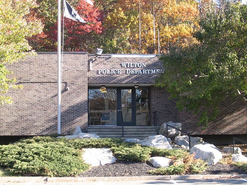 File:WiltonCTPoliceStation11112007.JPG