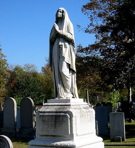 File:Yale cemetery-praying figure.jpg