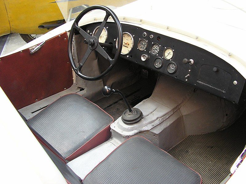 File:ZIL-112S-interior.jpg