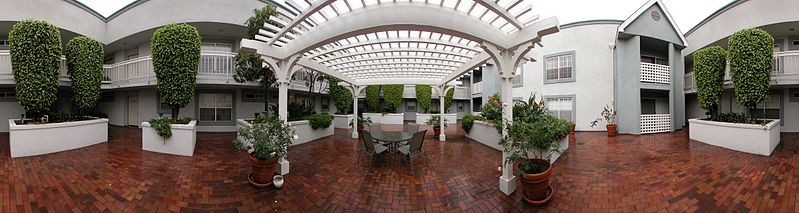 File:20031207 rainycourtyard.jpg