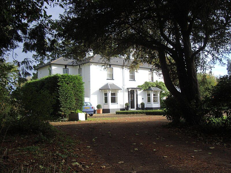 File:AbbeyHouse Chertsey.JPG