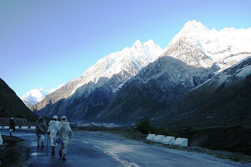 File:Badrinath landscape.JPG