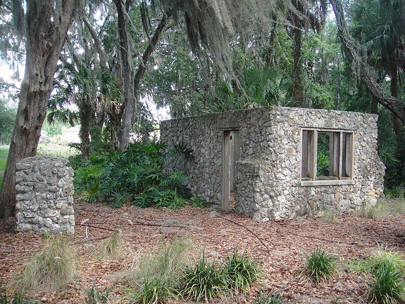 File:Dupree Gardens ruins.JPG