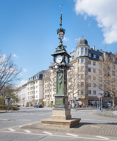 File:Frankfurt Zeil Uhrtürmchen.20150405.jpg