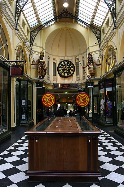 File:Gog&Magog-2,-Royal-Arcade,-Melb,-11.08.2008.jpg