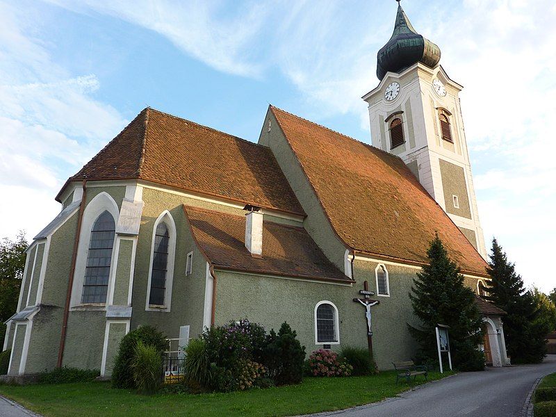 File:Gottsdorf Kirche1.jpg