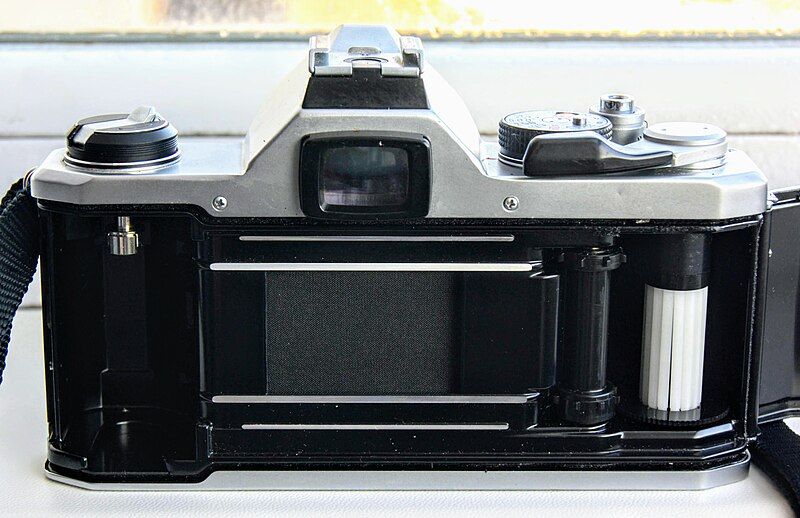 File:Inside Pentax MX.jpg