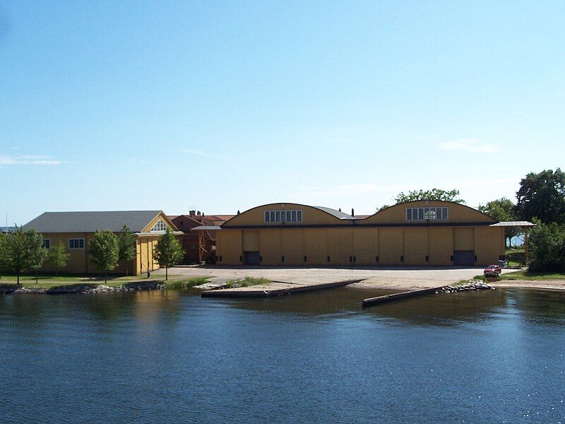 File:Karlskrona Stumholmen Hangar.jpg