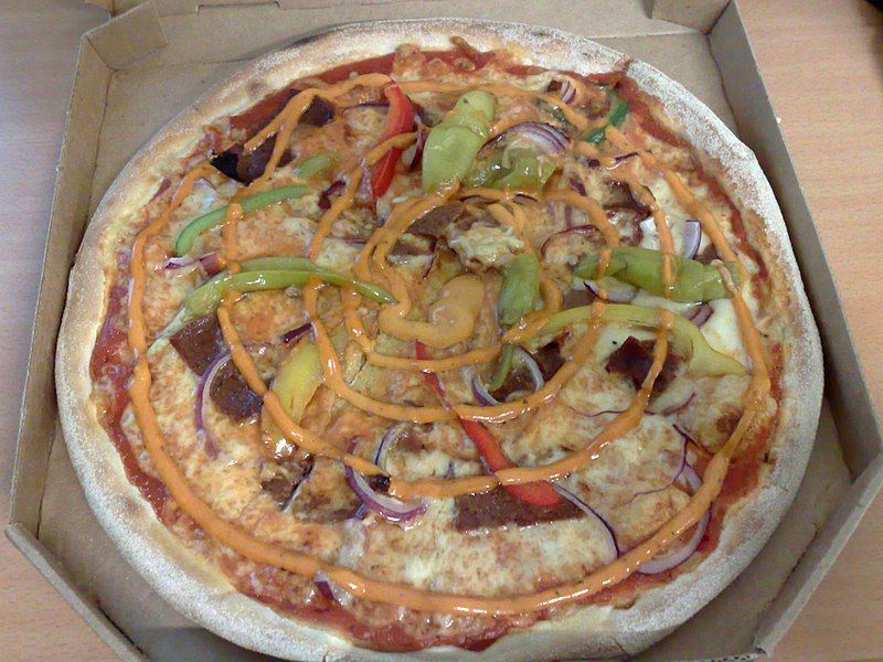 File:Kebab Pizza (2697337901).jpg