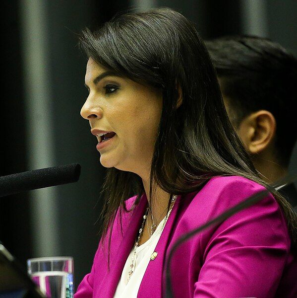 File:Mariana Carvalho 2017.jpg