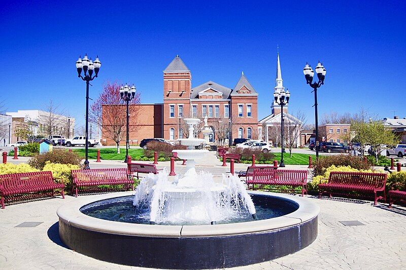 File:Mcminnville-fountain-tn.jpg