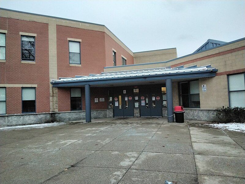 File:OakvilleTrafalgarHighSchool.jpg