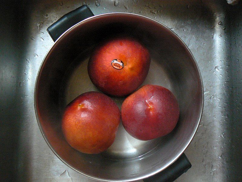 File:Parboiling peaches.jpg