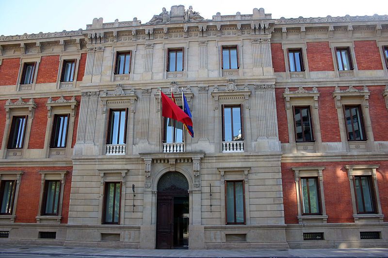 File:Parlamento de Navarra.jpg