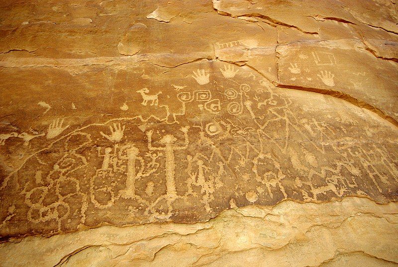 File:Petroglyph Point, MVNP.jpg