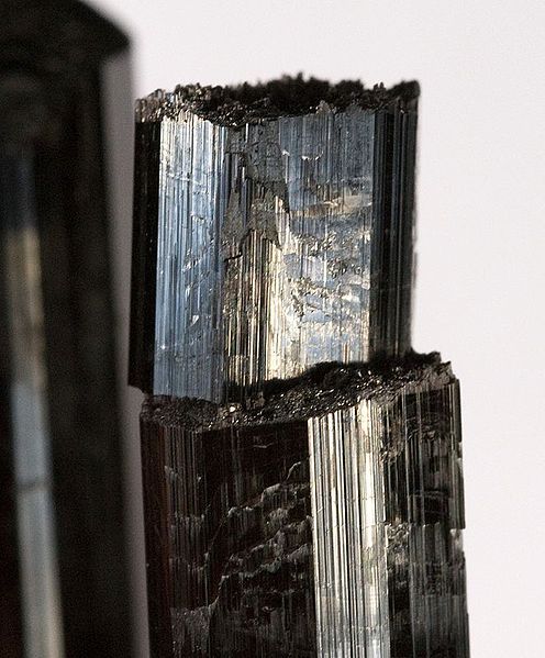 File:Schorl-pala40c.jpg