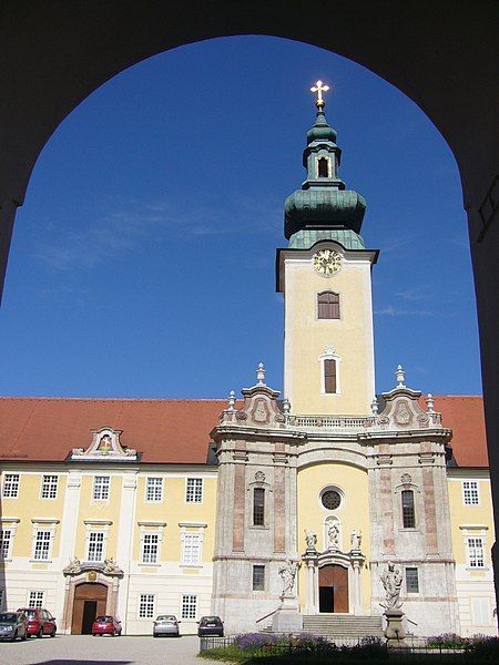 File:Seitenstetten kirche aussen.jpg