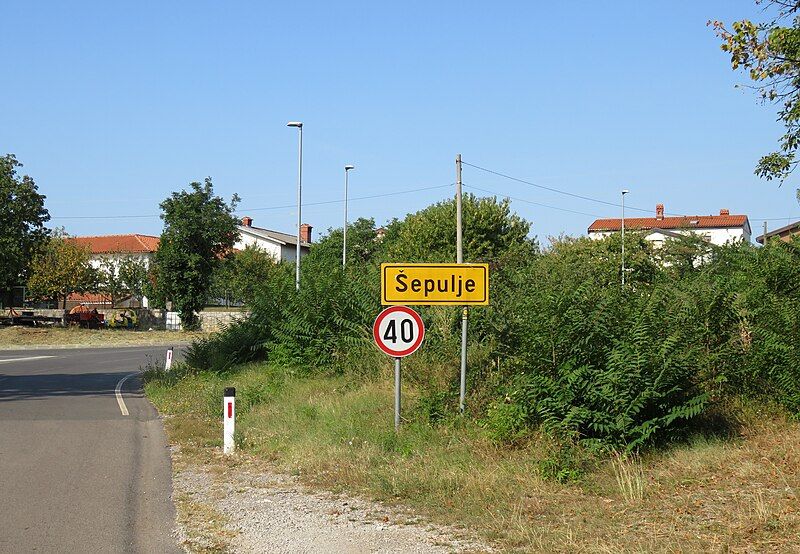 File:Sepulje Slovenia.jpg