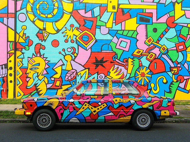 File:Tom-Cramer-1977-320i-art-car-and-machine-mural.jpg