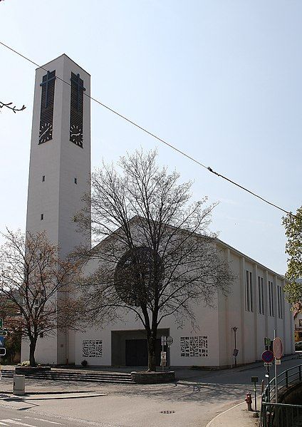 File:Traisner Pfarrkirche.JPG