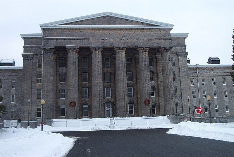 File:UticaStateHospital center December2007.jpg