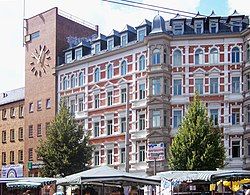 Lindenauer Markt, Westbad building