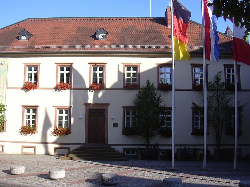 File:Alzenau Rathaus.JPG