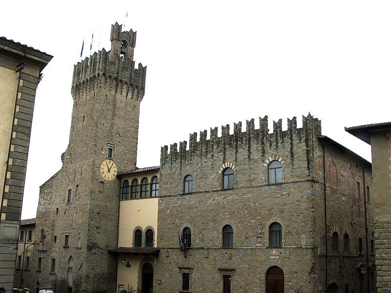 File:Arezzo-Palazzo del Comune.JPG